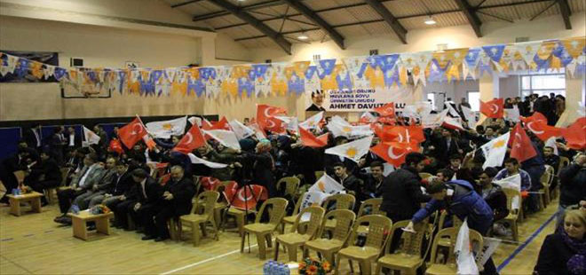 Okul Salonunda Ak Parti Kongresi