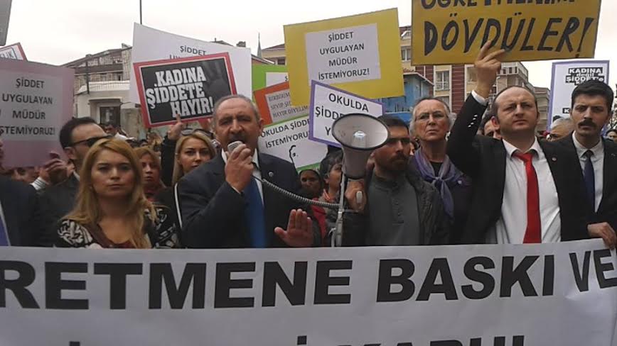 Mobing Uygulayan Müdüre Protesto!
