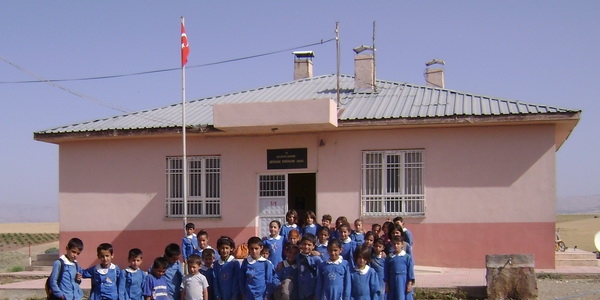 MEB, İl içinde zorunluya gitmek isteyenlere neden direniyor?