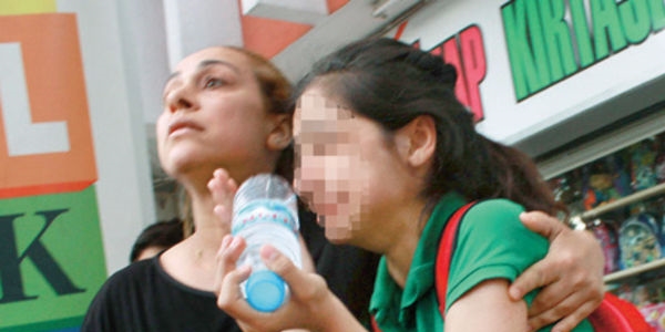 Müdür yardımcısı, kız öğrencileri hastanelik etti