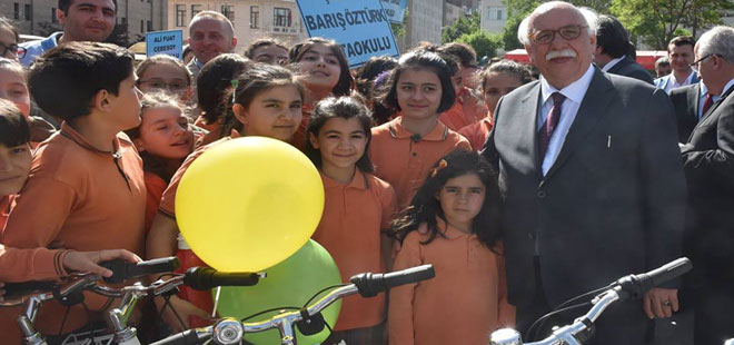 Bakan Avcı, Sağlıklı Yaşam İçin Bisiklet Dağıttı