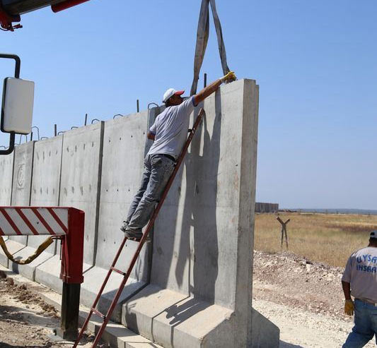Suriye sınırına 3 metrelik beton duvar
