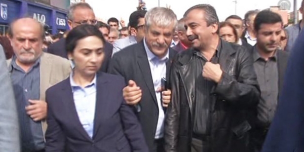 HDP'de yüzler gülüyor