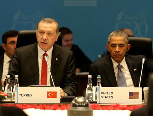 Erdoğan konuşurken Obama sakız çiğnedi