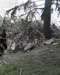 Genç çiftin cesetleri birbirine sarılmış olarak bulundu