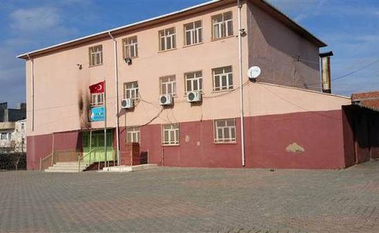 Hainlerin desteklediği PKK, 8 okula saldırdı