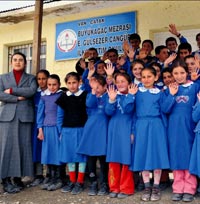 Erkek meslektaşları kaçtı, onlar yılmadı