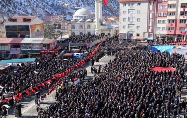 Şehidi 10 bin kişi uğurladı