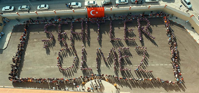 Liselilerden "Şehitler Ölmez" Yazısı