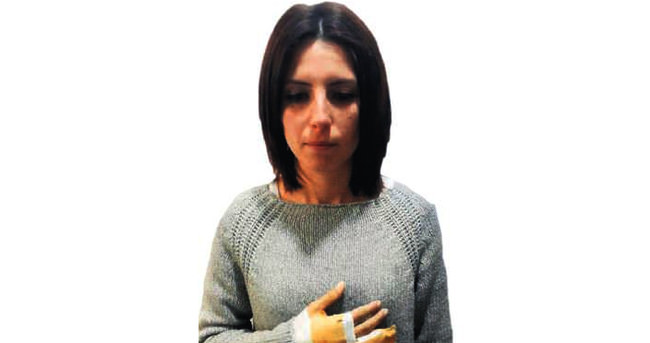 İlkokul müdiresi kadın veliyi dövdü