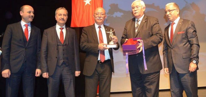 Duvara Dayanma Çöker, İnsana Dayanma Ölür