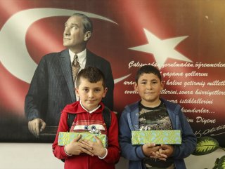 İlkokul öğrencilerinden insanlık dersi