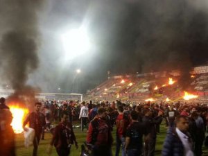 Taraftarlar Stadı Ateşe Verdi - Eskişehir Atatürk Stadyumu