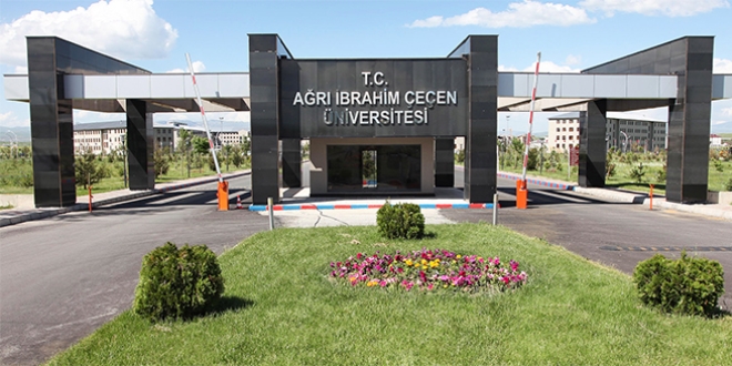 Rektöre hakaret davası açılan akademisyenin cevabı