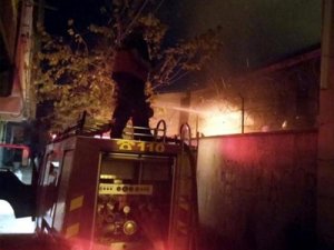 Diyarbakır'da maskeli grup okulu ateşe verdi!