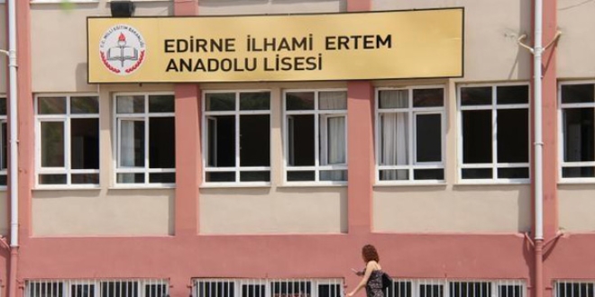 Lise öğrencileri soruları çaldı