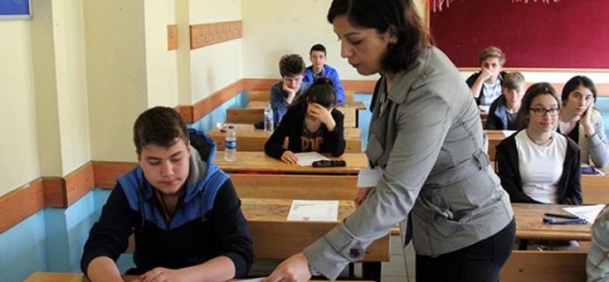 Okulu sonradan zorunlu olan öğretmenin yer değiştirmesi