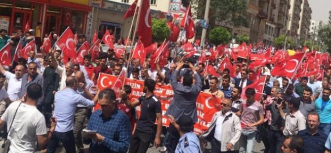 Midyat'ta halk teröre karşı sokağa döküldü