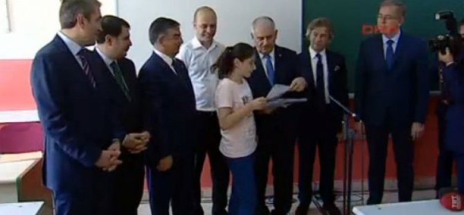 Başbakan ve öğrenci arasında güldüren diyalog