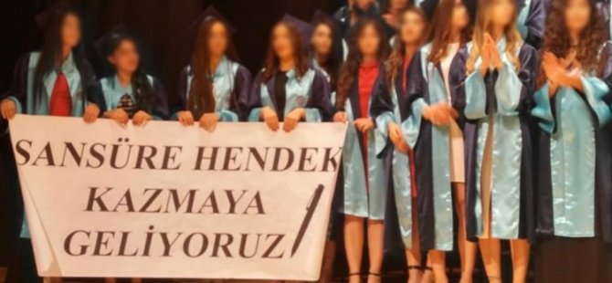 Ege Üniversitesi mezuniyetinde 'hendek' pankartı