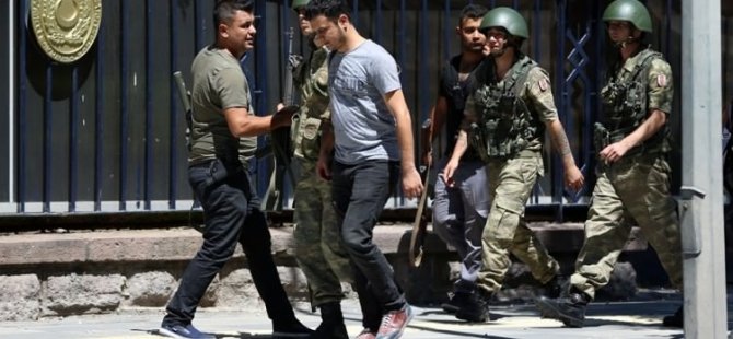 Darbe gecesinin kader anları!