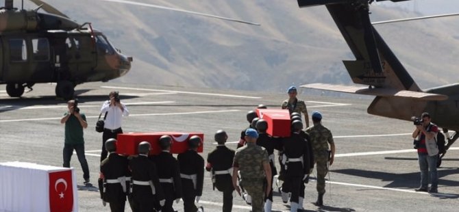 Hakkari’de şehit polisler için tören düzenlendi.