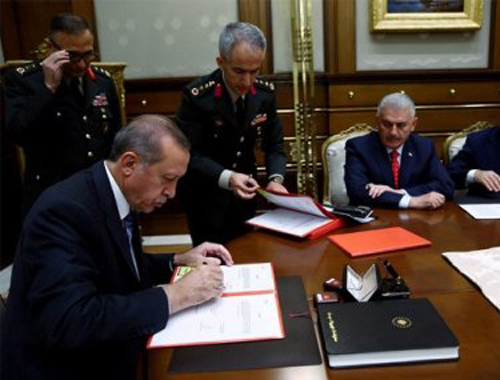 General olan astsubay görevden alındı