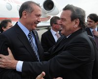 Erdoğan Schröder'in doğum gününde