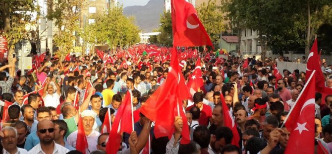 Van’da darbeye ve teröre lanet yürüyüşü