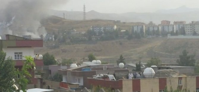 Cizre'de bombalı saldırı:11 polis şehit , 70 yaralı