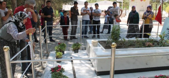 Demokrasi kahramanına ziyaretçi akını