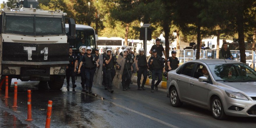 Diyarbakır’daki izinsiz eyleme 25 gözaltı