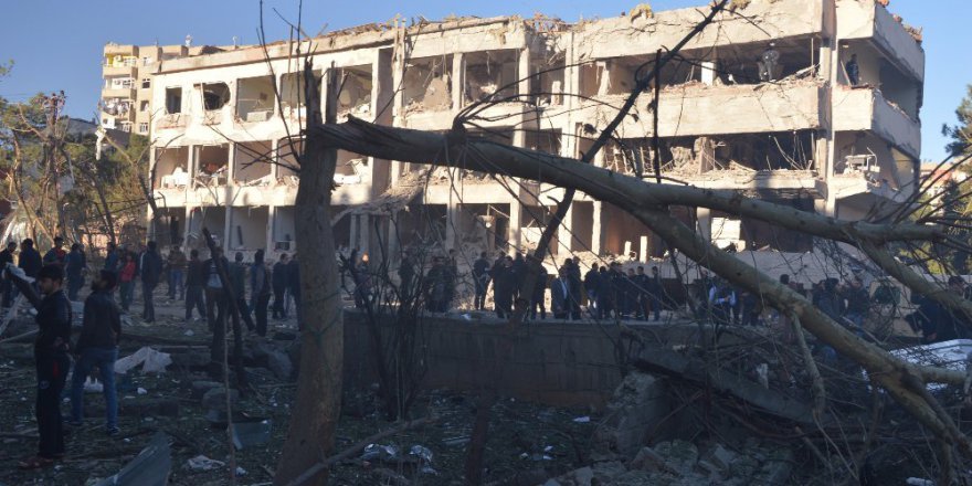 Diyarbakır’da emniyet binasına bombalı saldırı: 1 ölü, 50’nin üzerinde yaralı