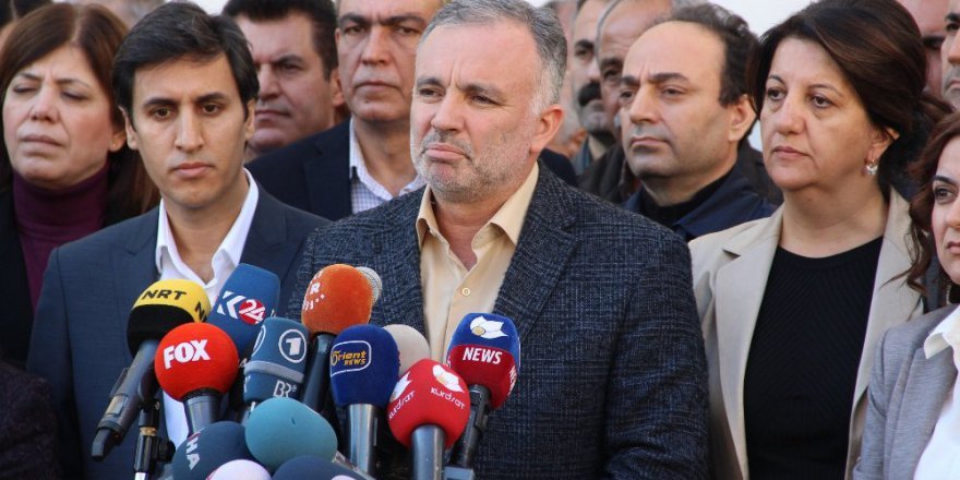 Twitter'da, #HDPliVekillerinMaaşıKesilsin etiketi