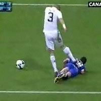 Rakibini tekmeleyen Pepe'den şok karar