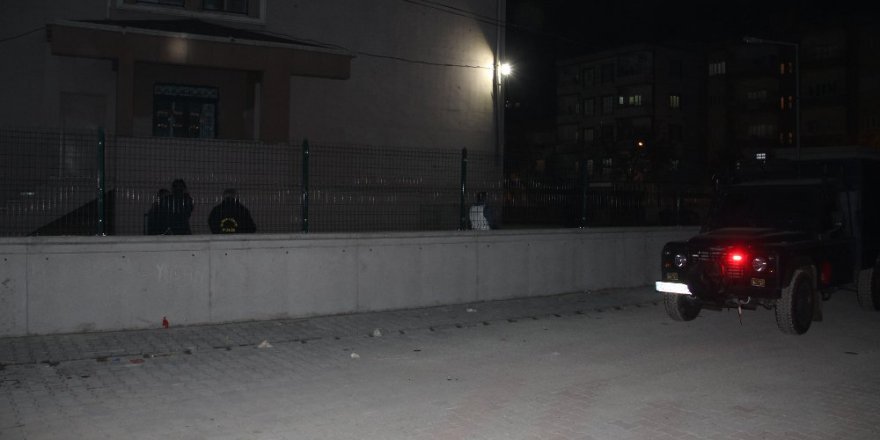 Batman’da okula ses bombası atıldı