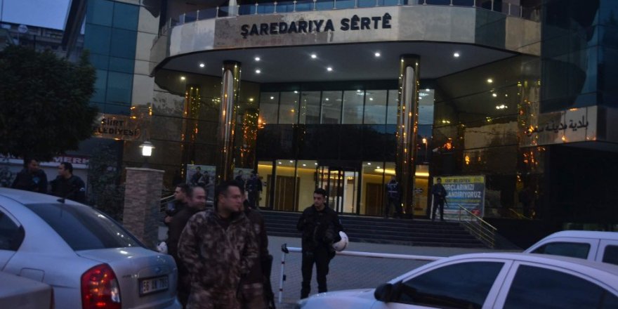 Siirt Belediyesine operasyon: Eş başkan gözaltında
