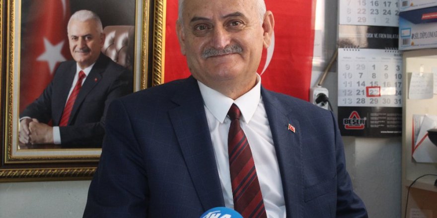 Başbakan’a ikizi kadar benziyor