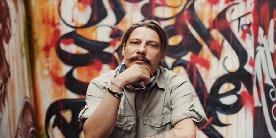 Erk Acarer'den alçak Halep tweeti