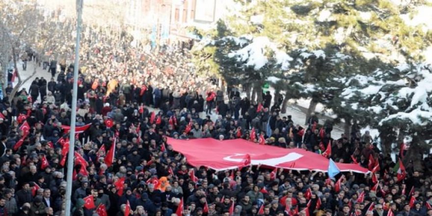 -15 derecede 5 bin kişi sokağa döküldü!