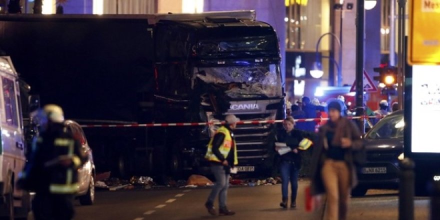 Berlin'de TIR Noel pazarına girdi, en az 9 ölü