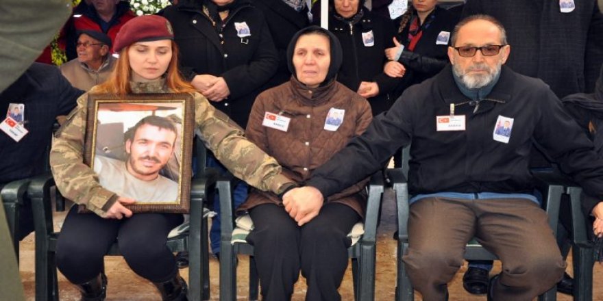 El ele uğurladılar!