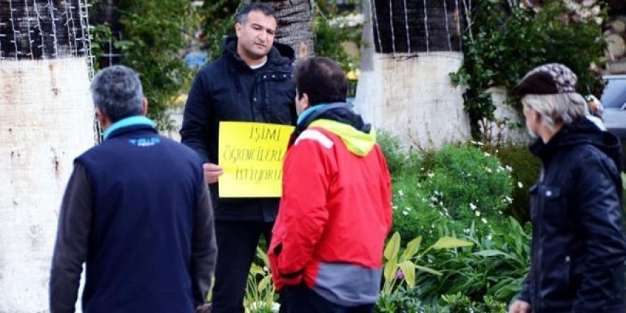 İşe iade eylemi yapan öğretmen gözaltına alındı