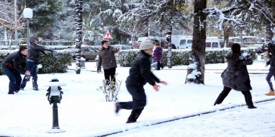 Bursa'da eğitime kar engeli