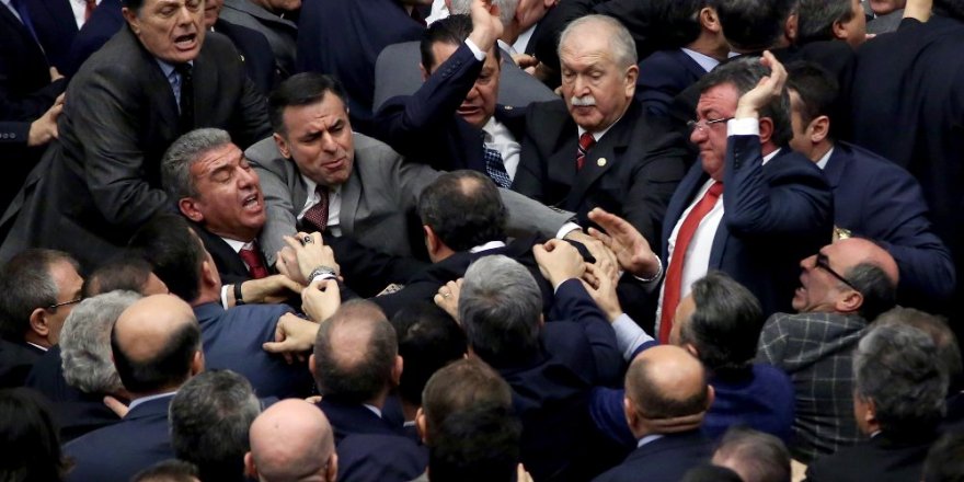 Meclis fena karıştı !