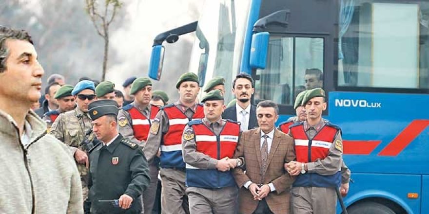 Şehit Ailelerinden FETÖ'cülere "Takım Elbise" Tepkisi