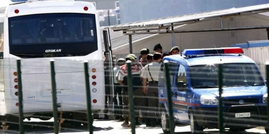 Islak imza kumpasında 10 tahliye