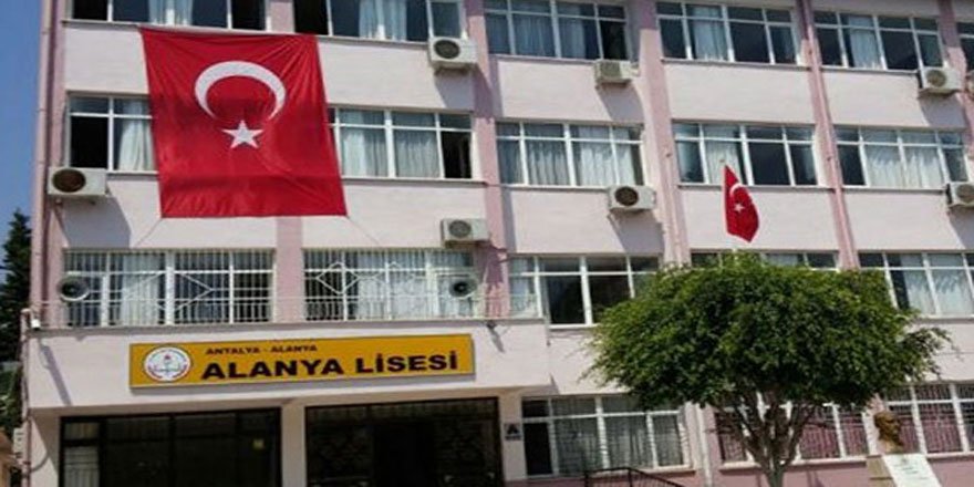 MEB Okulunda İzmir Marşı'na Yasak
