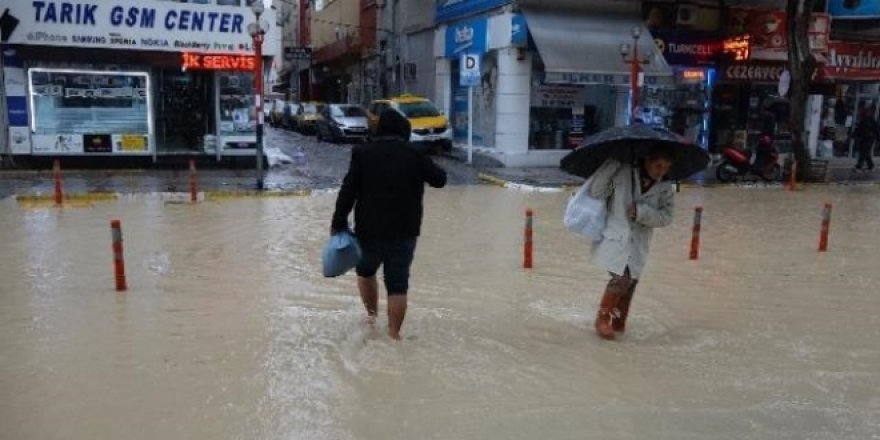 Mersin'de yağış nedeniyle okullar tatil edildi