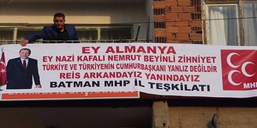 MHP'li başkandan Erdoğan'a pankartlı destek!